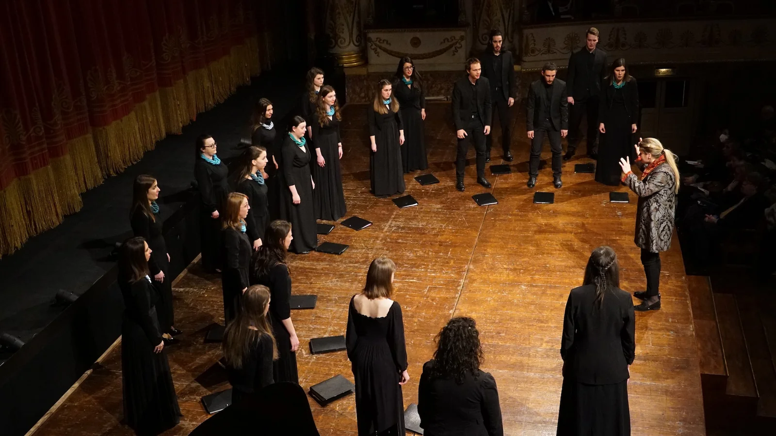 Group photo of Vikra chamber Choir performing in Modena