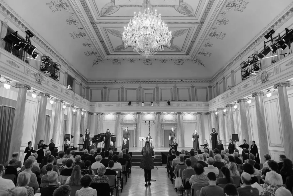 Black and white photo of the Vikra Chamber Choir performing in Trieste